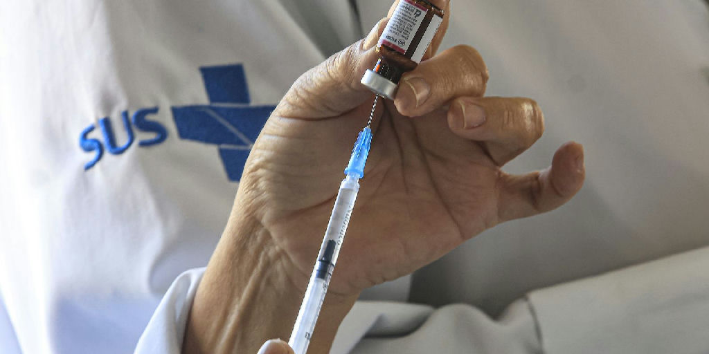 Bebês a partir de 6 semanas passam a ter acesso à vacina Menquadfi contra meningite