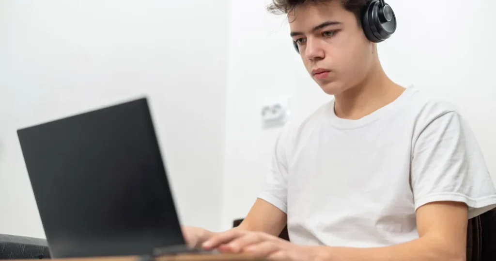 Impacto das telas na sexualidade de adolescentes: o desafio da educação sexual digital