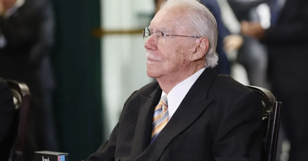 José Sarney segue internado com pneumonia em São Luís