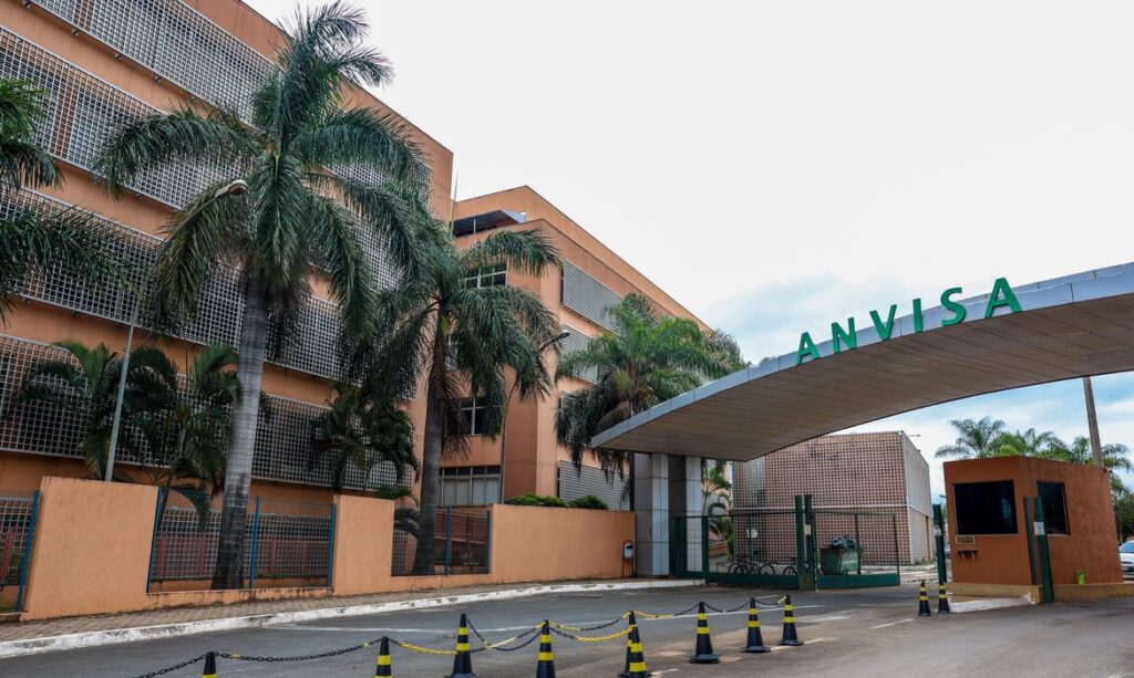 Anvisa proíbe comercialização de picolé com melatonina e suplemento alimentar