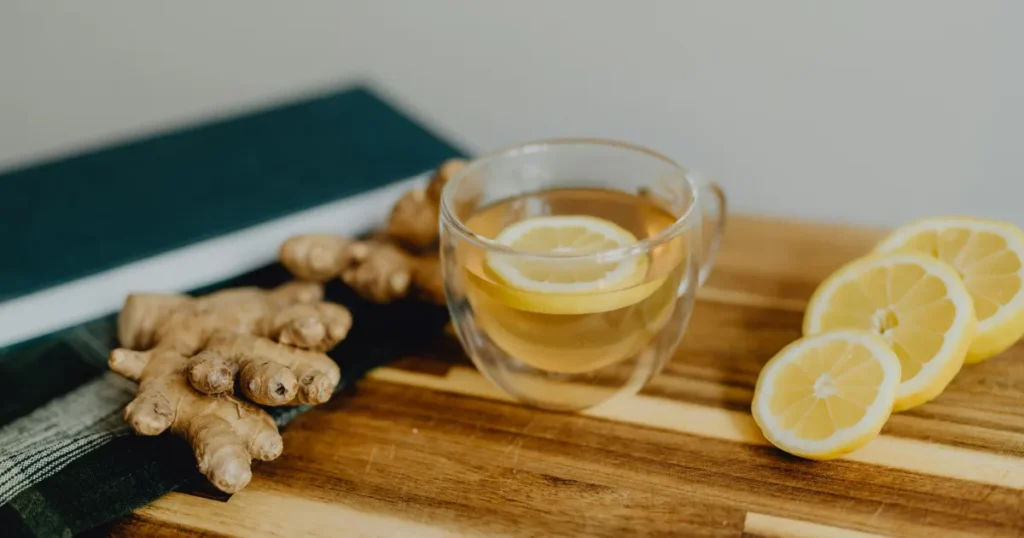 Chás para endometriose: como infusões naturais podem auxiliar no manejo da dor