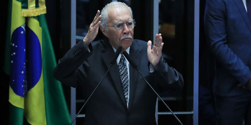 José Sarney permanece em UTI após cirurgia abdominal em São Luís