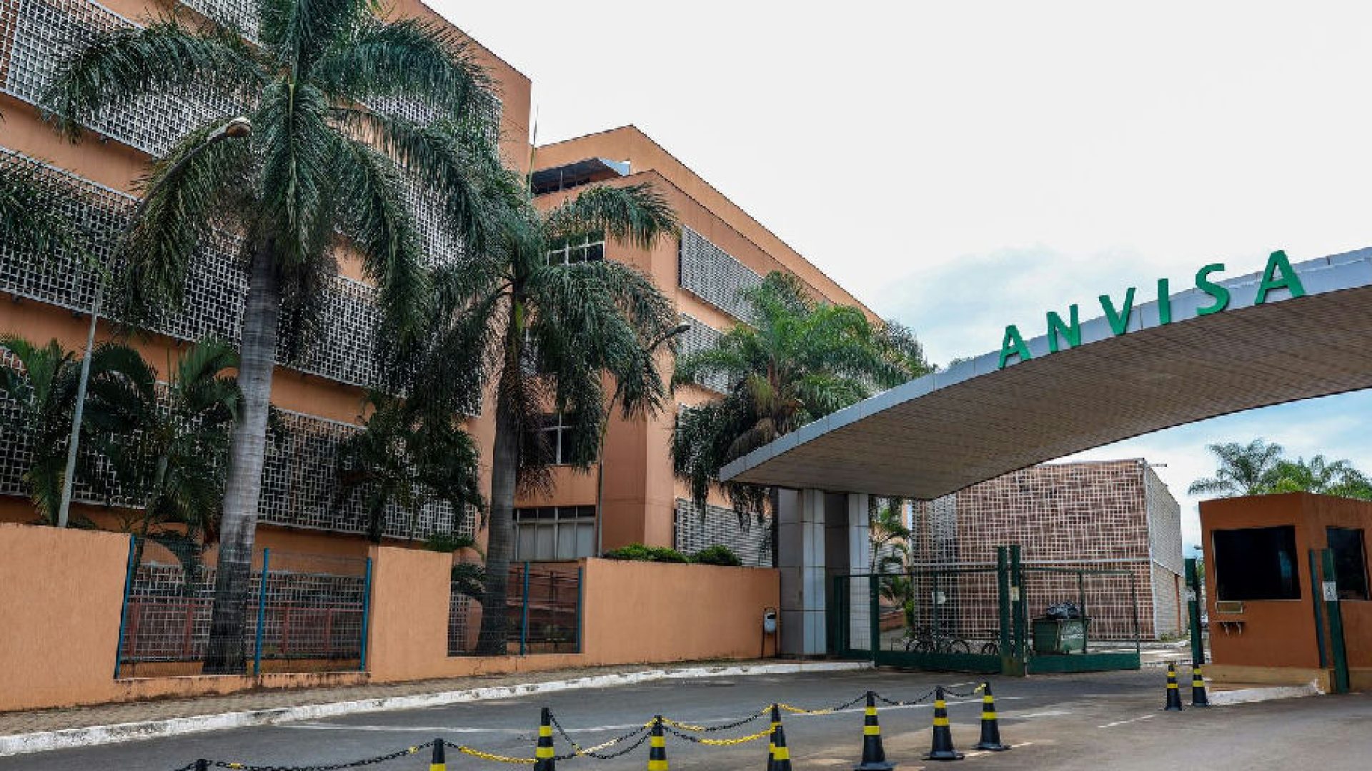 Anvisa ordena apreensão de medicamentos falsificados para câncer e estética