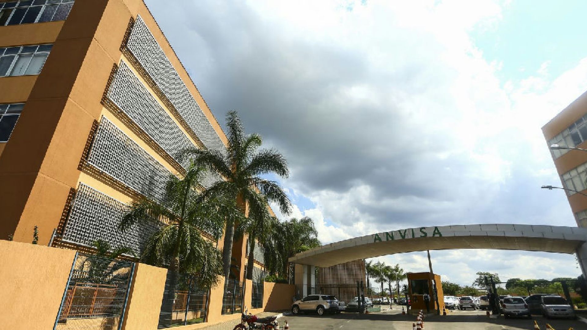 Anvisa ordena recolhimento de cosméticos e saneantes irregulares