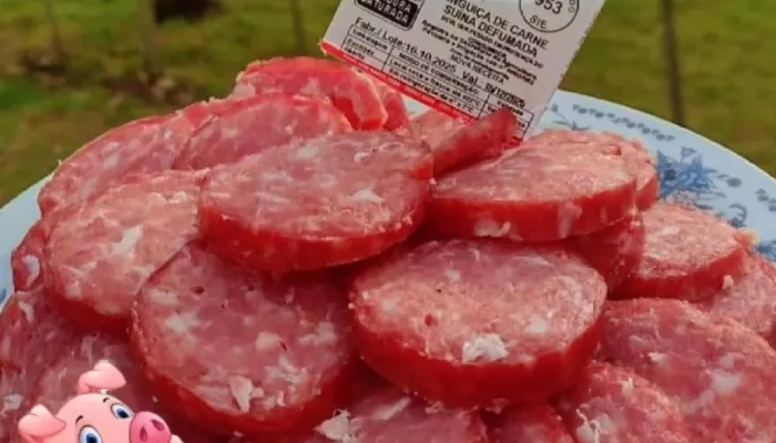 Anvisa suspende lote de linguiça após detectar bactéria perigosa