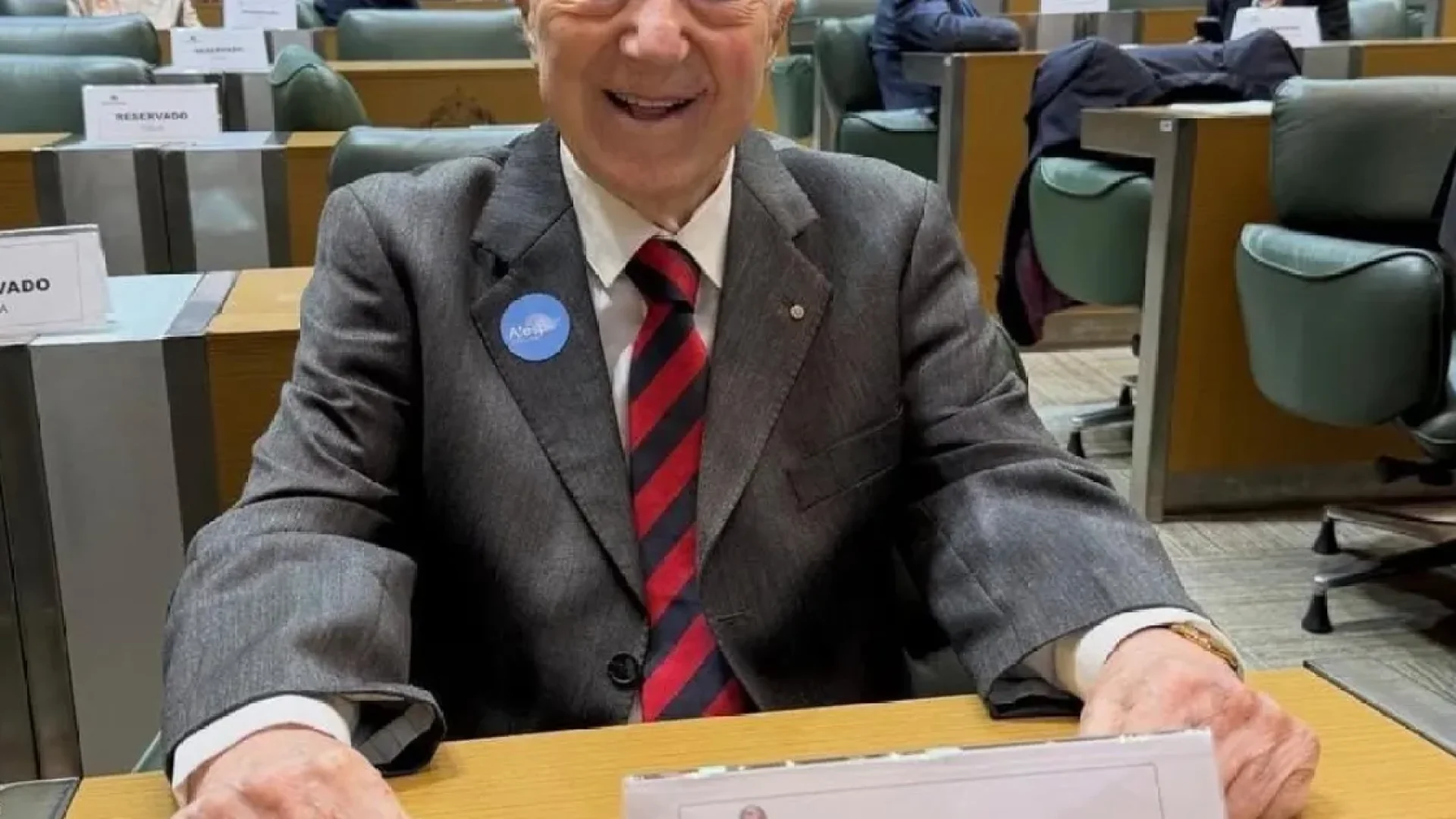 Aos 93 anos, morre o jornalista Claudio Carsughi após um mês de tratamento contra infecção
