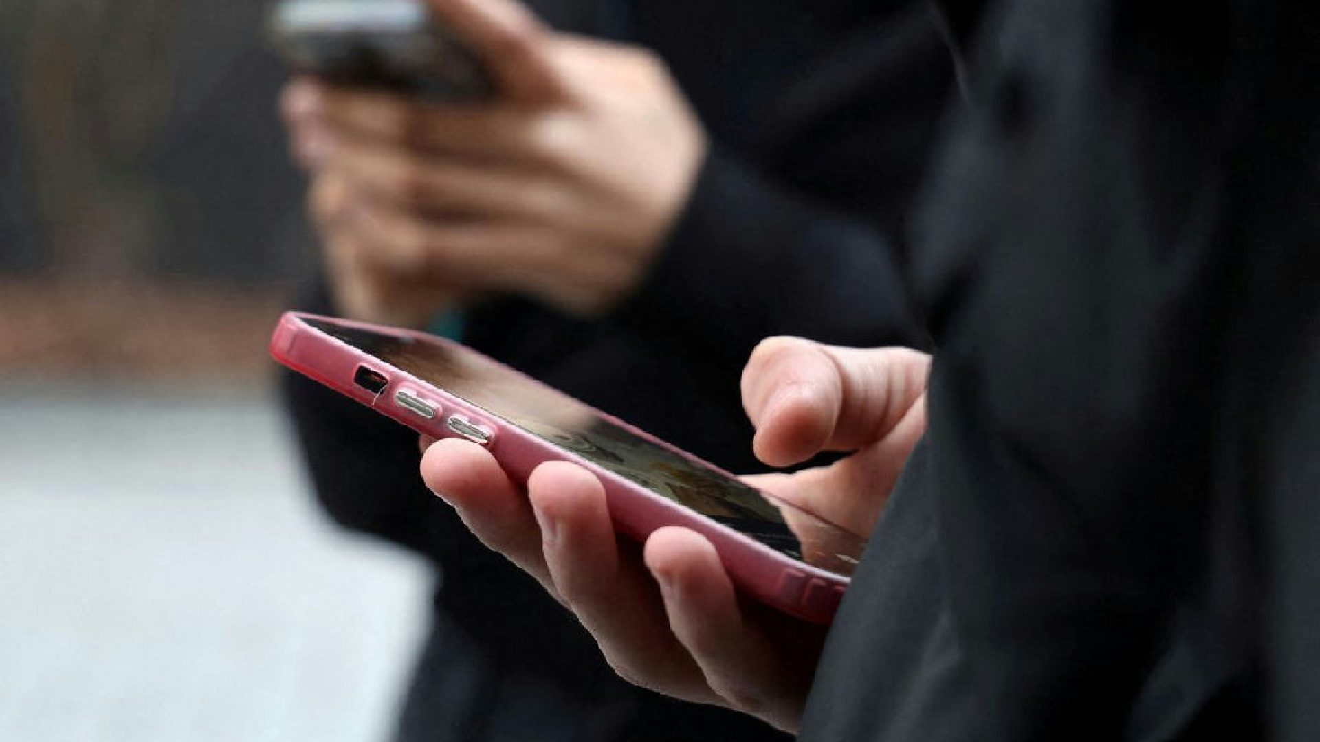 Apostas em bets crescem entre jovens e elevam riscos de dependência severa