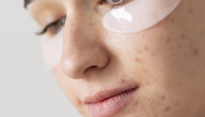 close-up-mulher-com-tapa-olhos