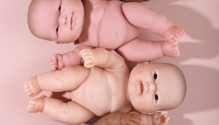 colecao-de-bonecas-de-plastico-para-criancas-com-diversas-cores-de-pele