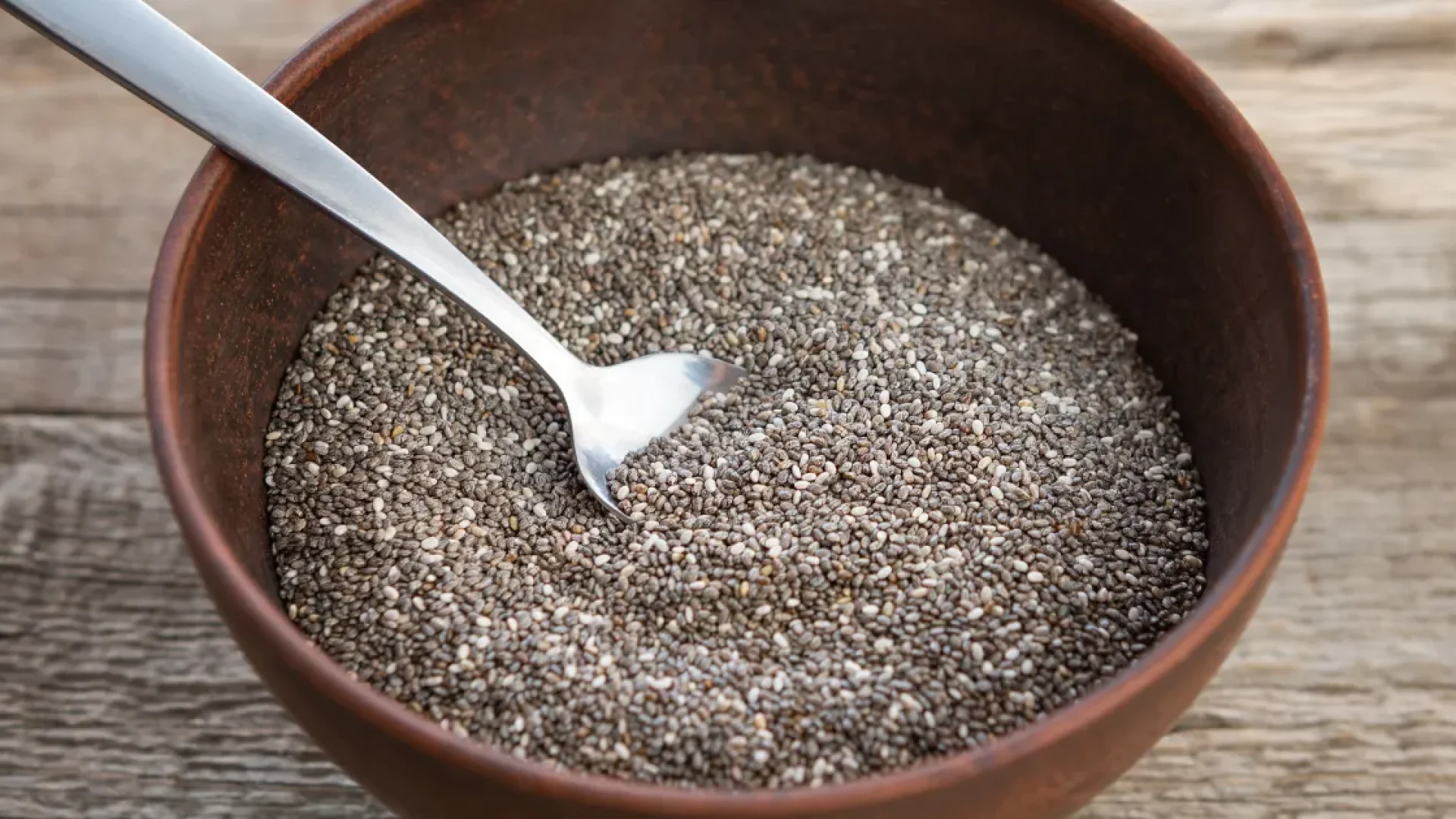 Consumo de chia e saúde renal: o que a ciência revela sobre os riscos e cuidados necessários