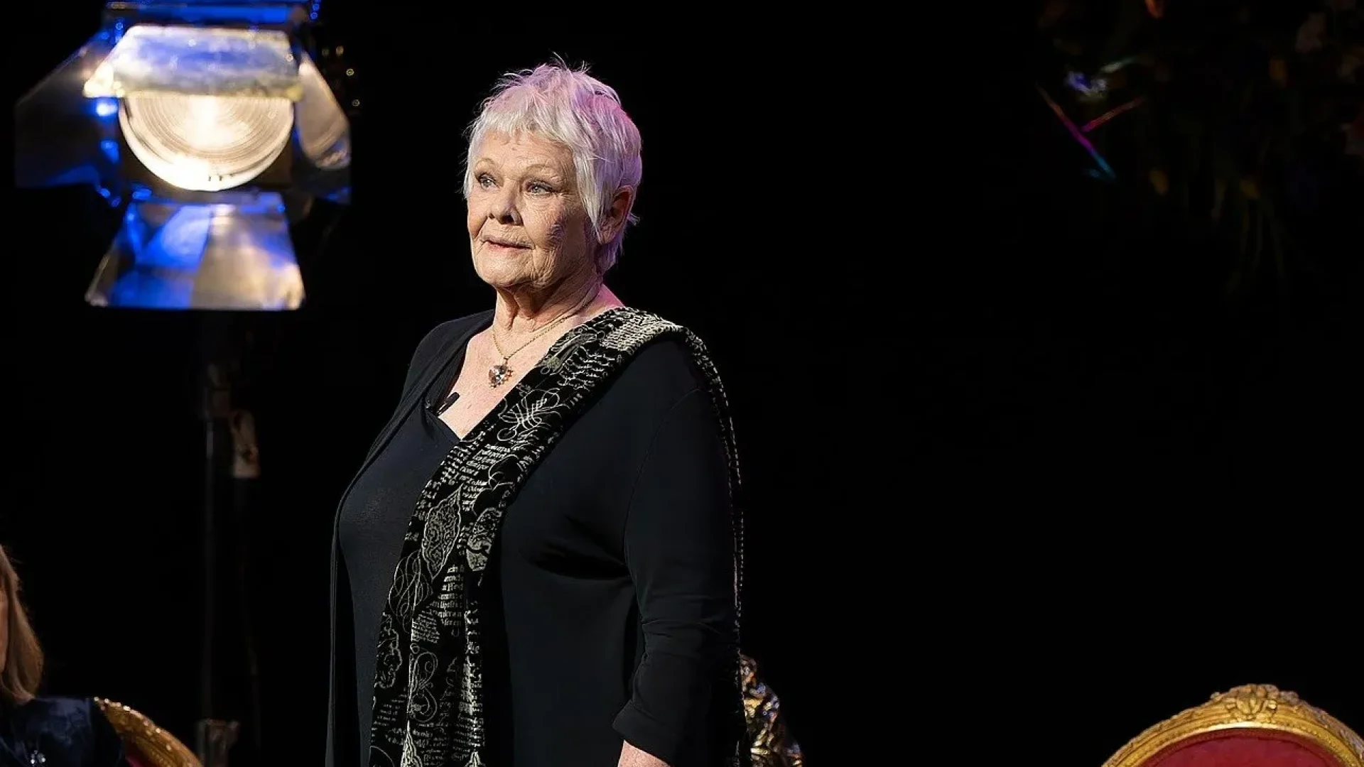 Degeneração macular força afastamento da atriz Judi Dench dos palcos