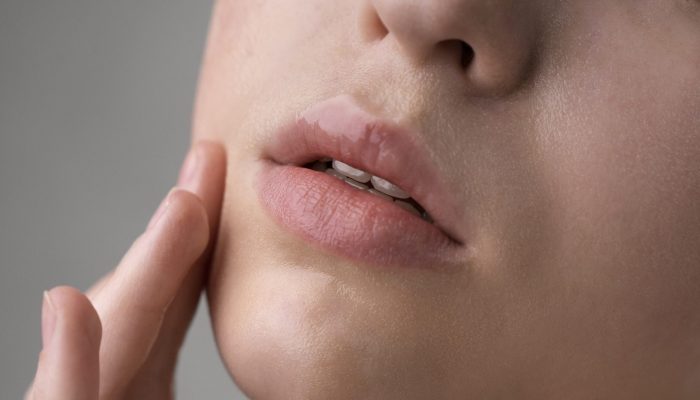 feche-o-retrato-de-mulher-com-pele-hidratada-2