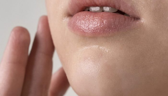 feche-o-retrato-de-mulher-com-pele-hidratada-3