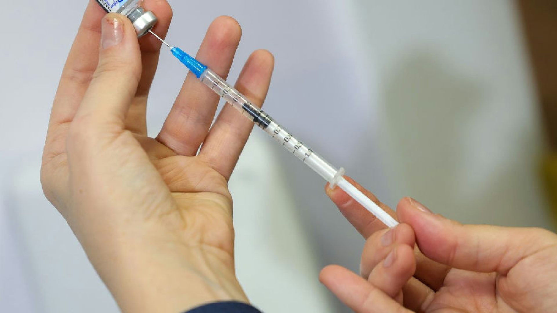Fiocruz alerta para alta de vírus respiratórios e reforça importância da vacinação