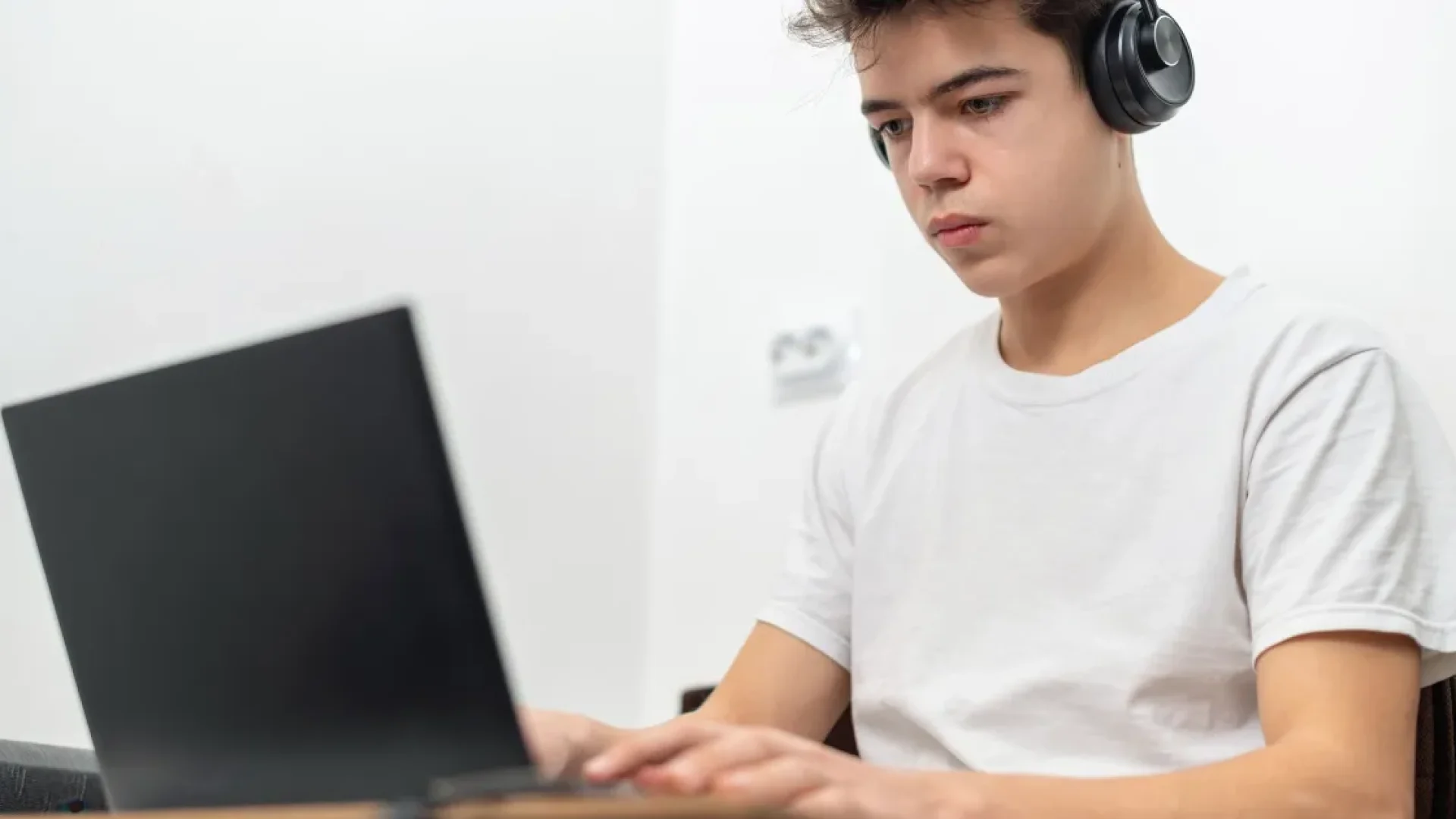 Impacto das telas na sexualidade de adolescentes: o desafio da educação sexual digital