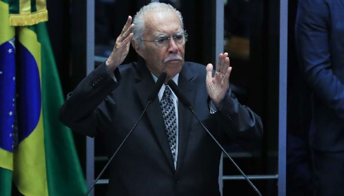 José Sarney permanece em UTI após cirurgia abdominal em São Luís