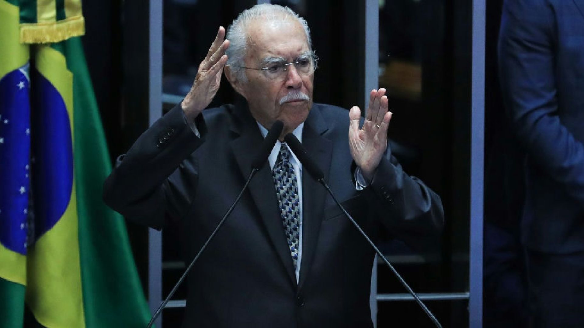 José Sarney permanece em UTI após cirurgia abdominal em São Luís