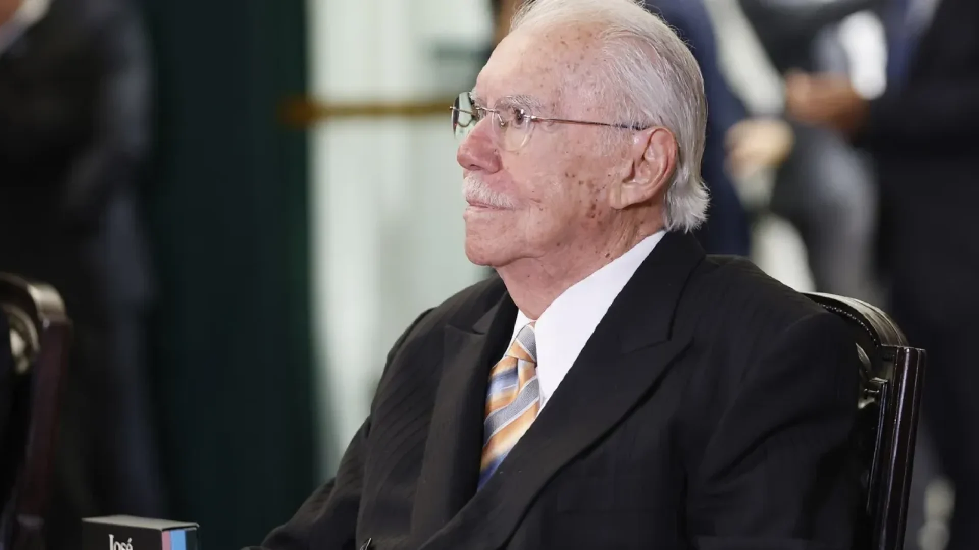 José Sarney segue internado com pneumonia em São Luís