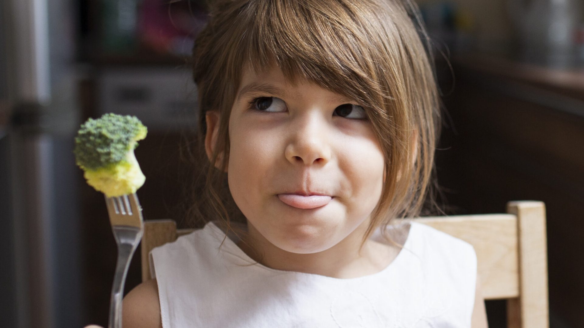 little-girl-playing-with-healthy-food