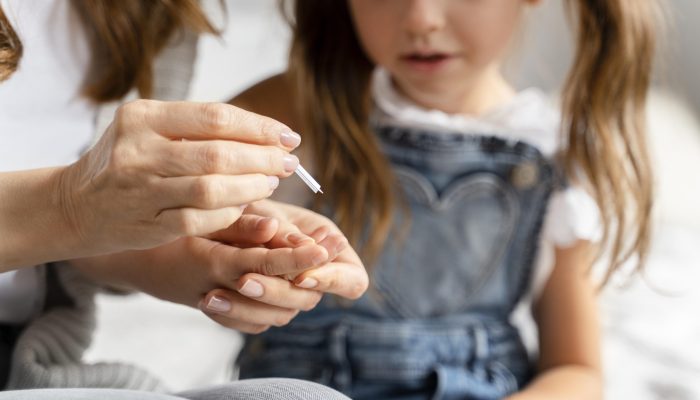 mae-fazendo-um-teste-ambicioso-em-casa-para-filha