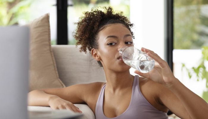 medium-shot-sporty-woman-drinking-water
