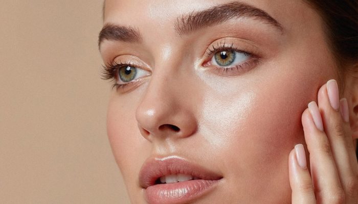 mulher-linda-com-pele-saudavel-e-brilhante