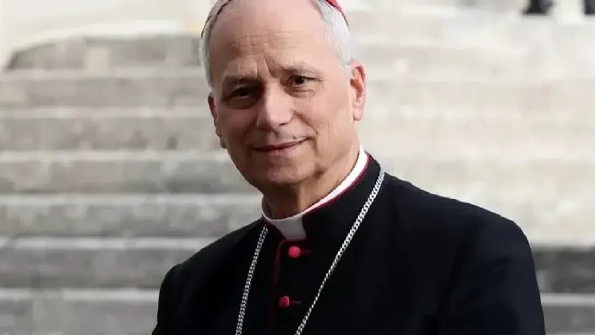 Papa Leão XIV passa por cirurgia bem-sucedida após diagnóstico de câncer de pulmão
