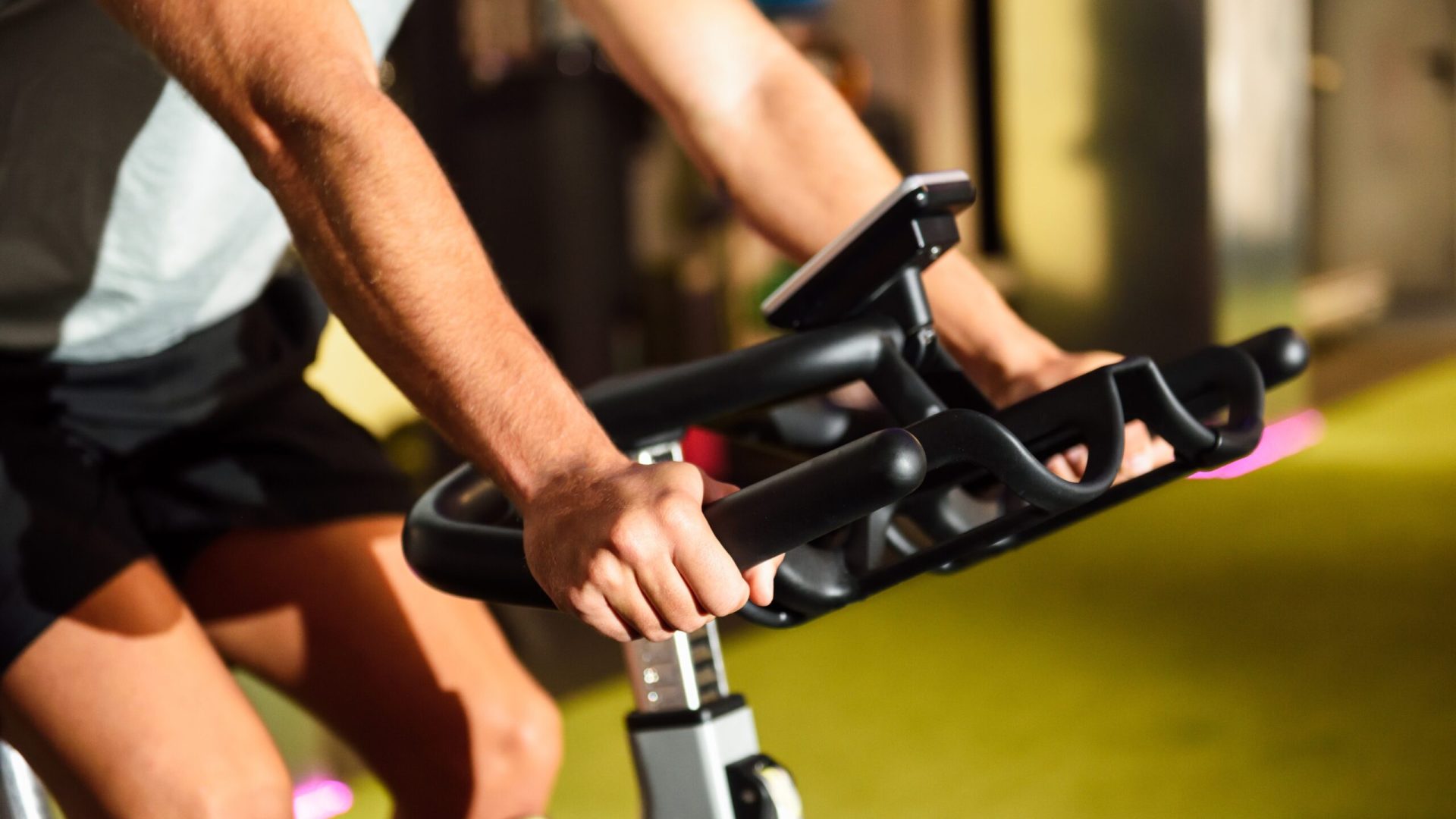 Rabdomiólise pós-spinning alerta para riscos do excesso físico