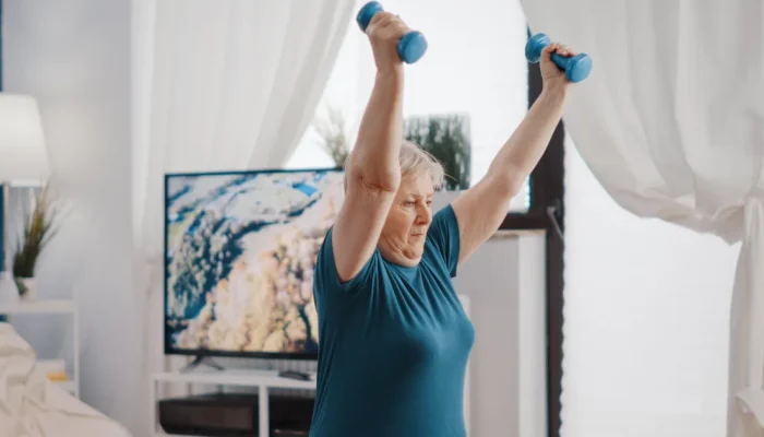 Sarcopenia e longevidade: 4 exercícios essenciais para preservar a massa muscular