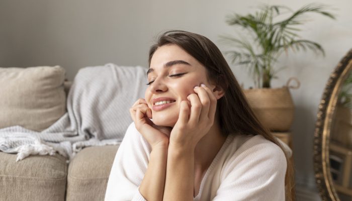 smiley-woman-home-portrait