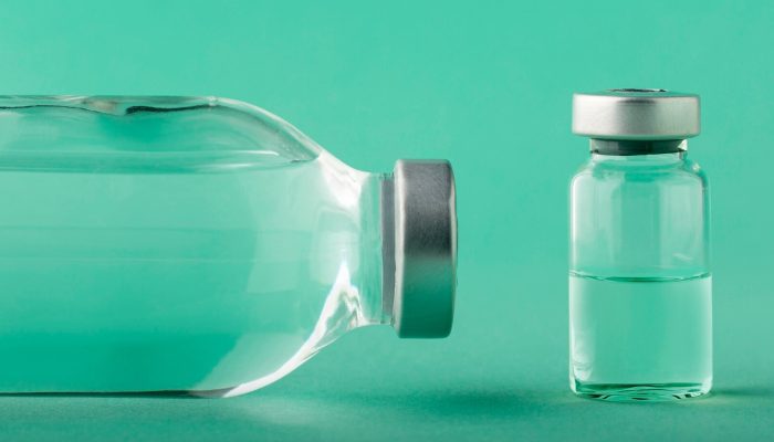 variedade-de-frasco-de-vacina-em-verde_23-2148961543