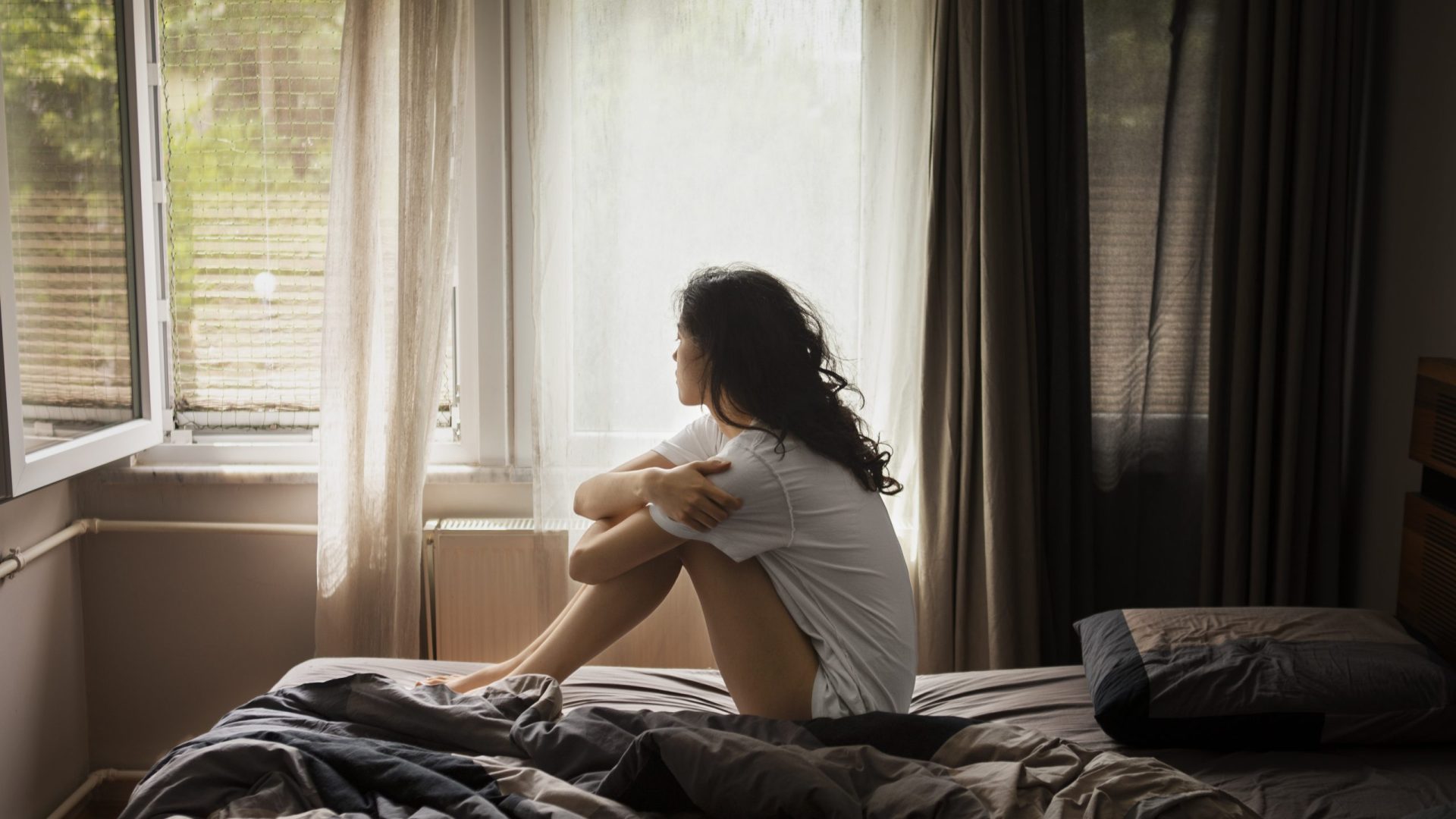 young-woman-dealing-with-anxiety