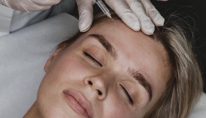 young-woman-getting-beauty-injection